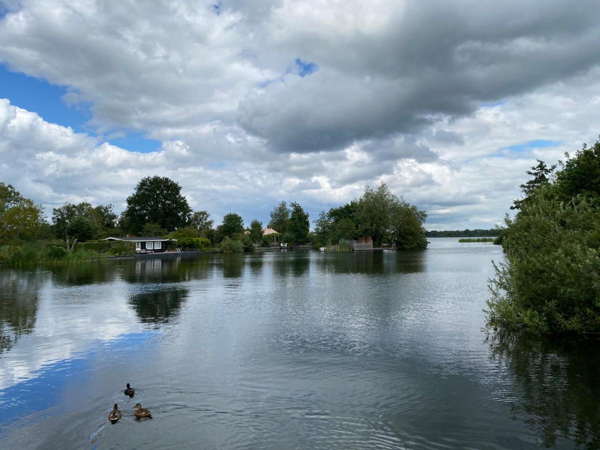 C'Est La Vie Houseboat Hotel Nederhorst den Berg Exterior photo