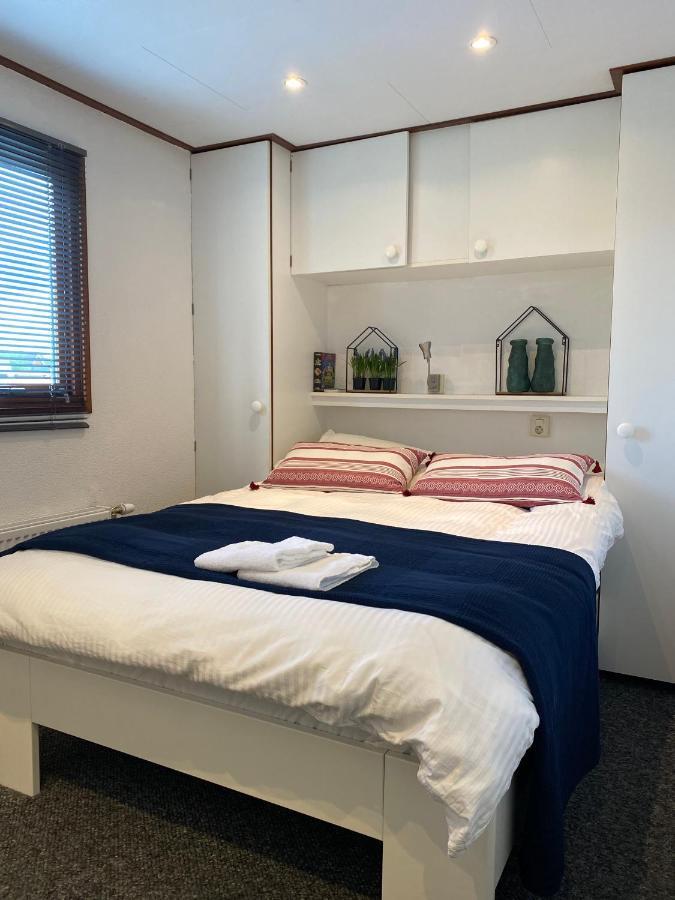 C'Est La Vie Houseboat Hotel Nederhorst den Berg Exterior photo
