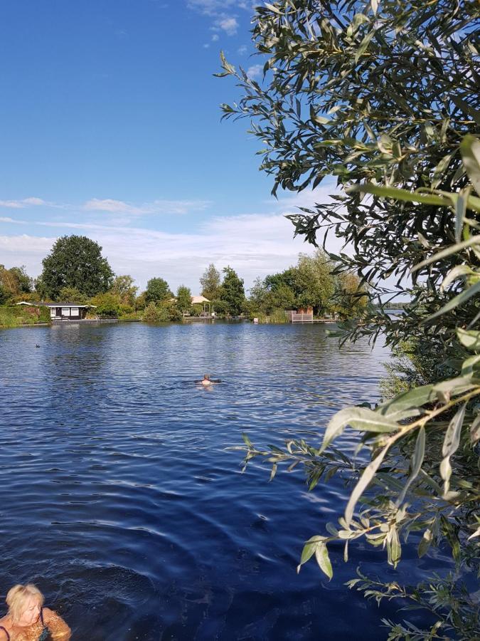 C'Est La Vie Houseboat Hotel Nederhorst den Berg Exterior photo