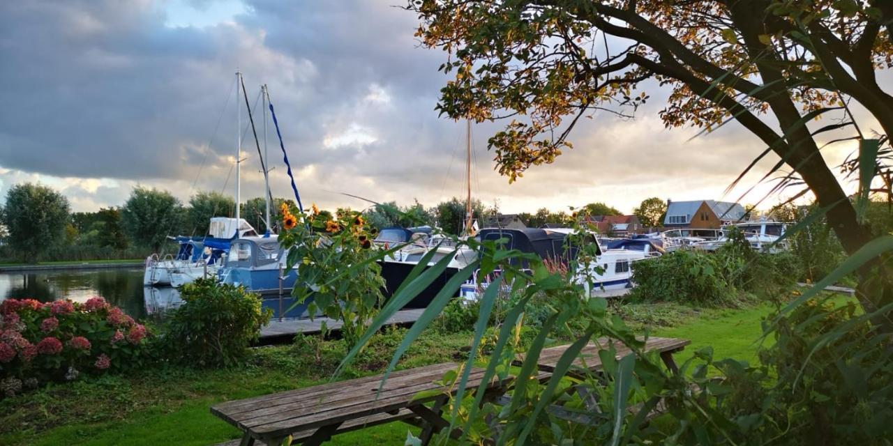 C'Est La Vie Houseboat Hotel Nederhorst den Berg Exterior photo